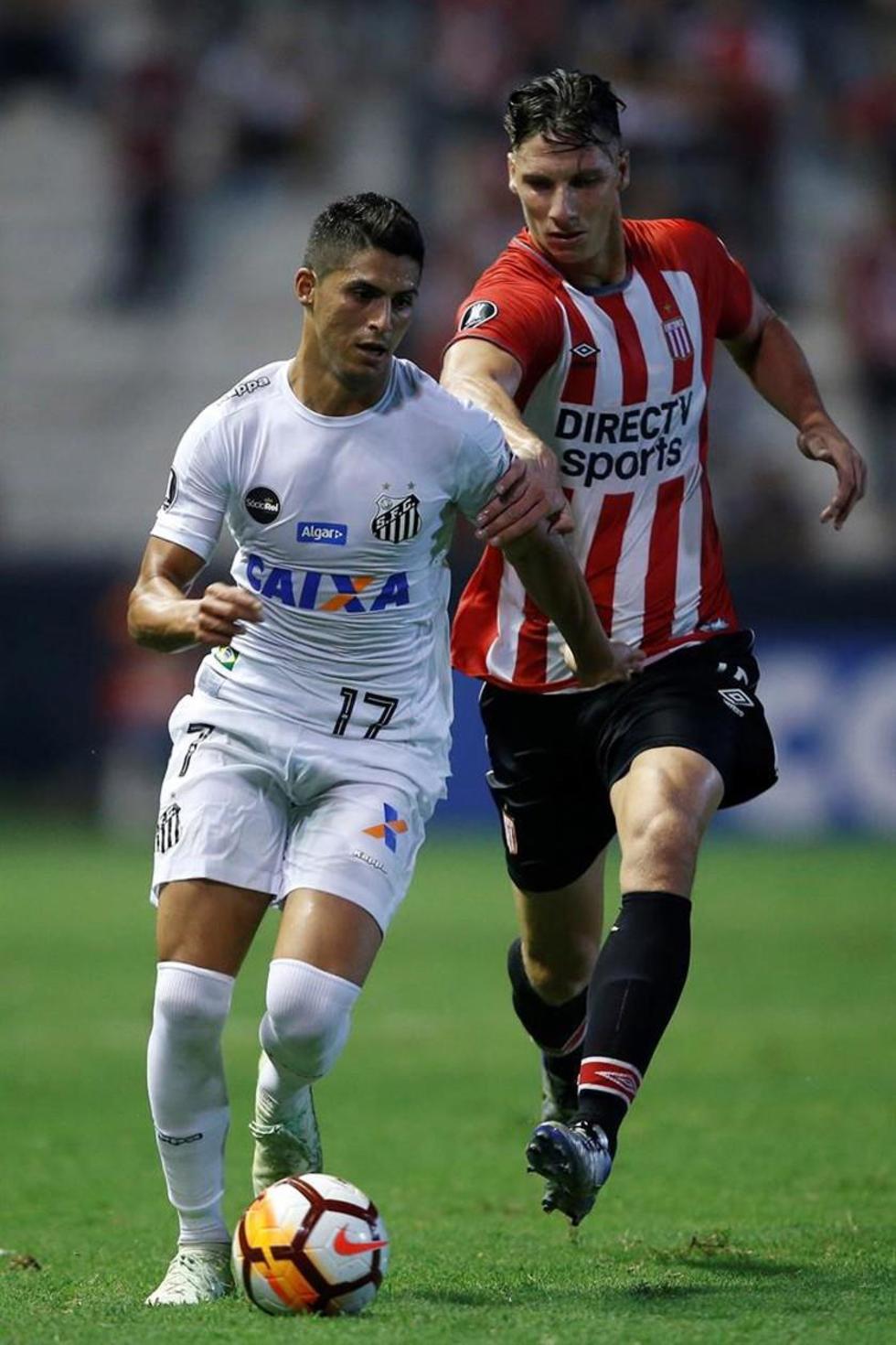 Santos gana a Estudiantes y toma el liderato