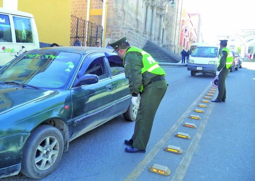 Estudiantes de la Esbapol salen a las calles para educar a los conductores
