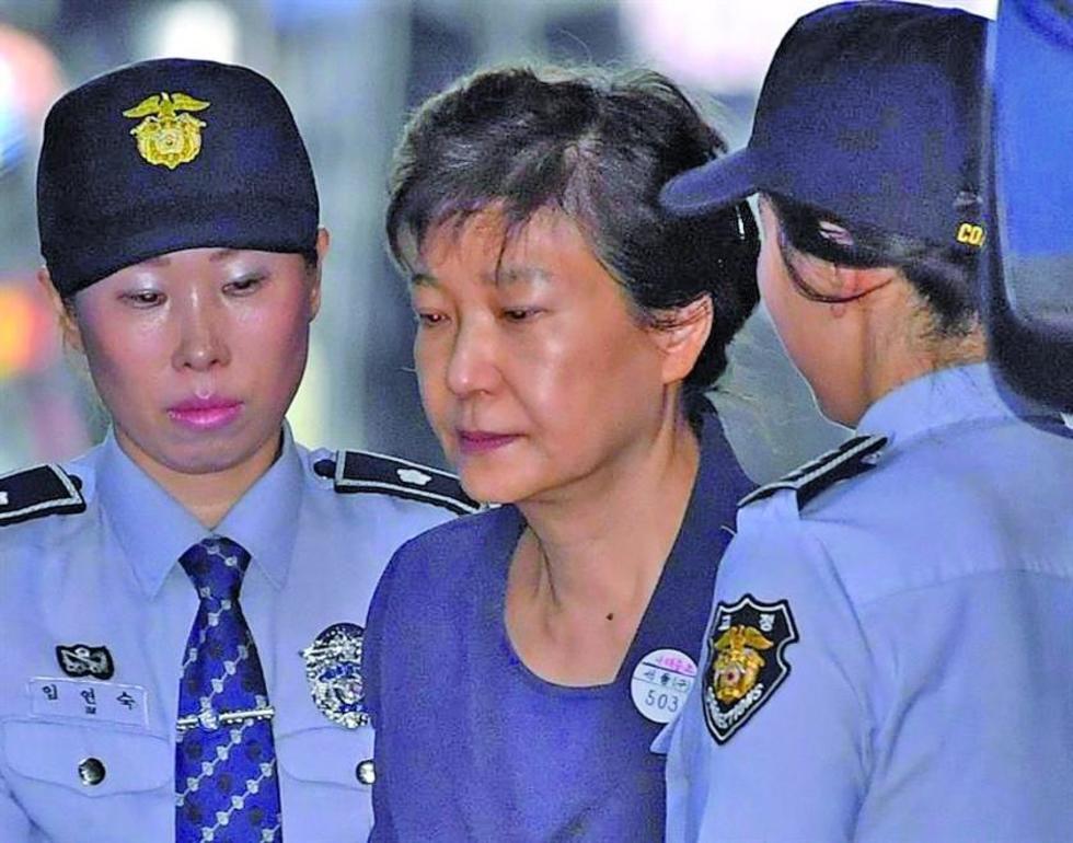 Expresidenta de Corea del Sur va presa 24 años por corrupción  