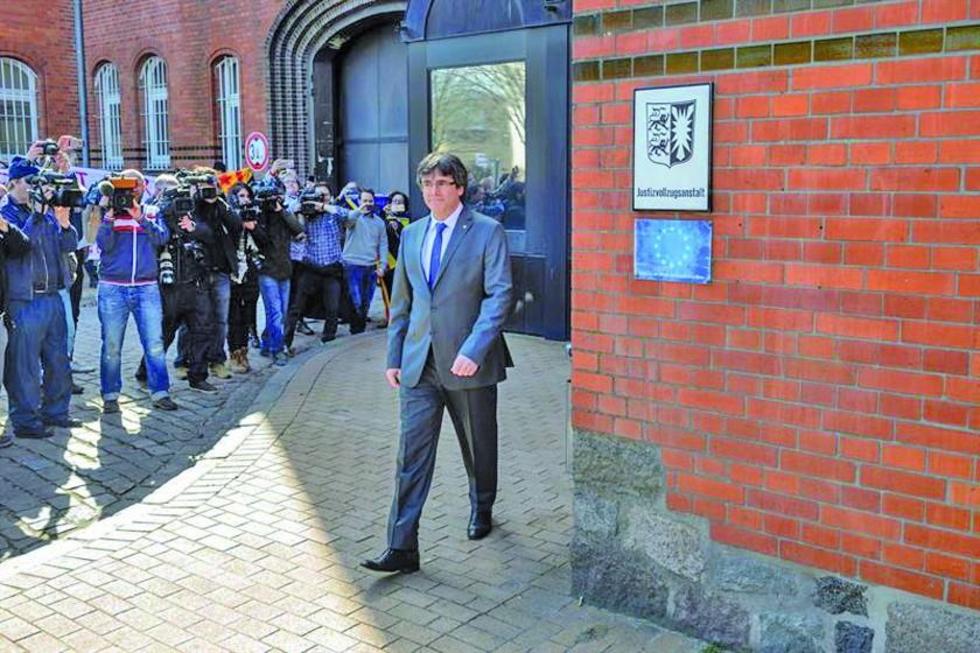 Puigdemont sale libre y relanza lucha por libertad de detenidos