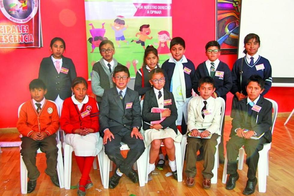 En reunión eligen niños concejalitos