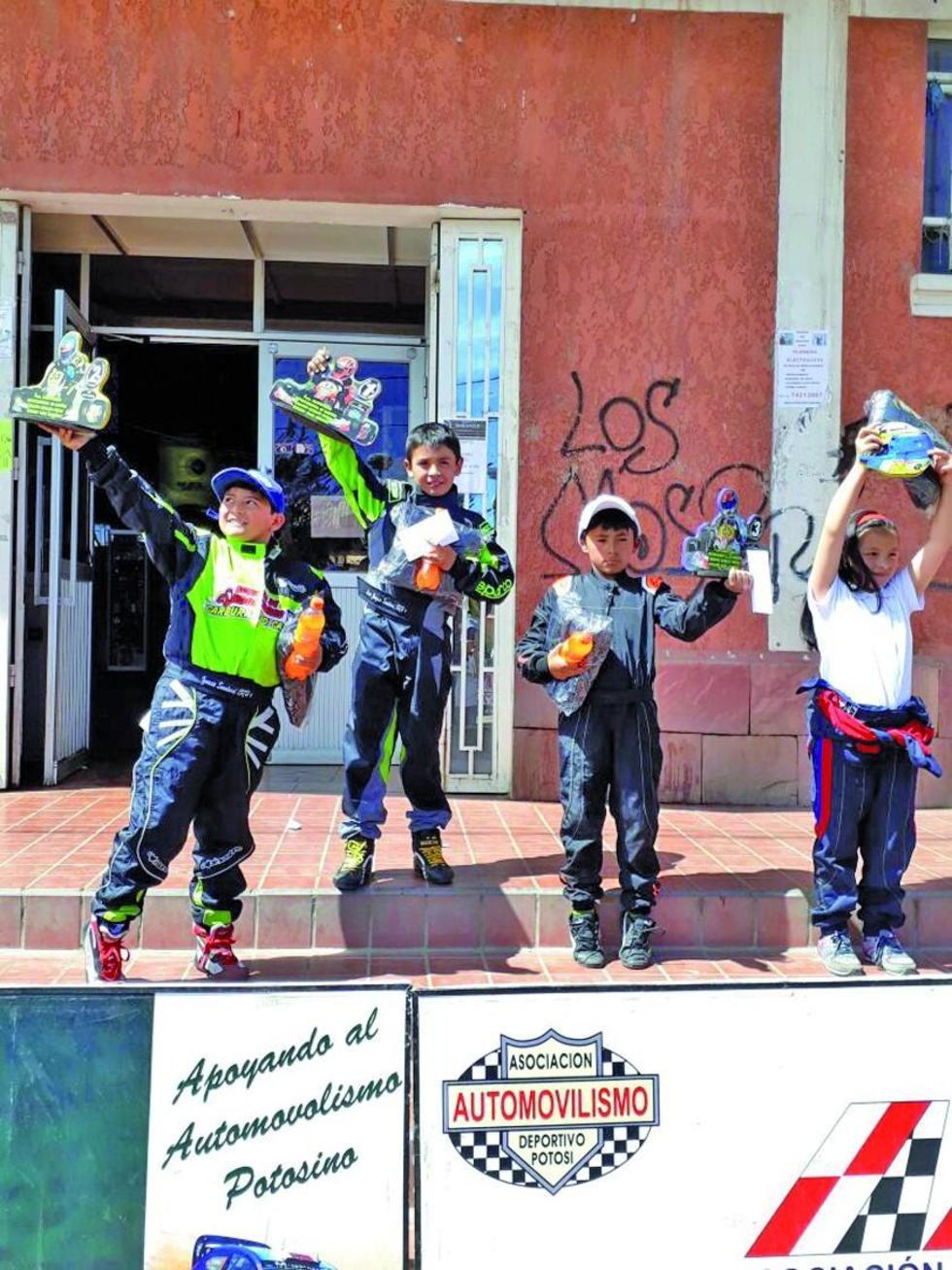 Los Sandoval ganan en el departamental de karting
