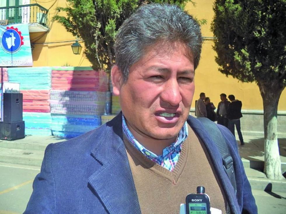 Toman el Concejo de Cotagaita  y desconocen al nuevo alcalde 