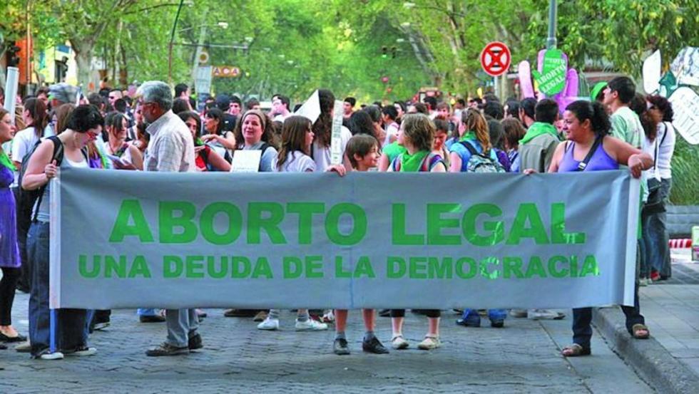 Argentina debate opciones para despenalizar el aborto