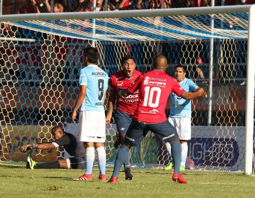 Wilstermann sepulta a Aurora con cinco goles