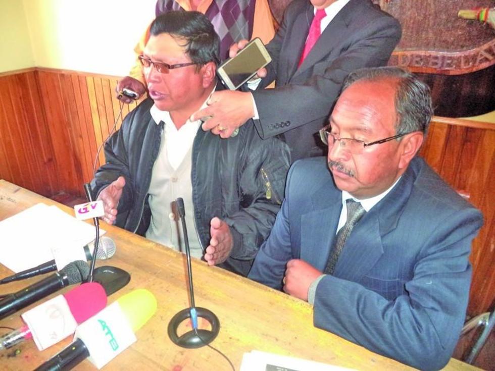 Cívicos tienen el reto de revocar a los concejales y al gobernador
