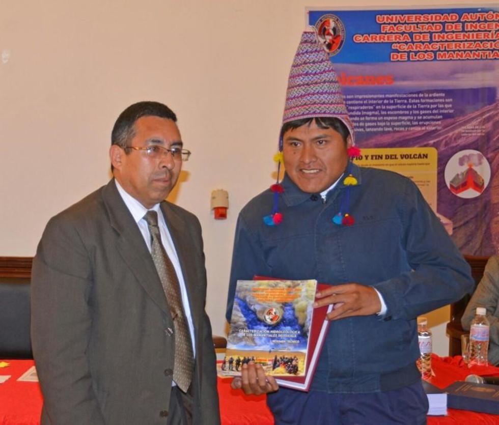 UATF entrega un proyecto de puente