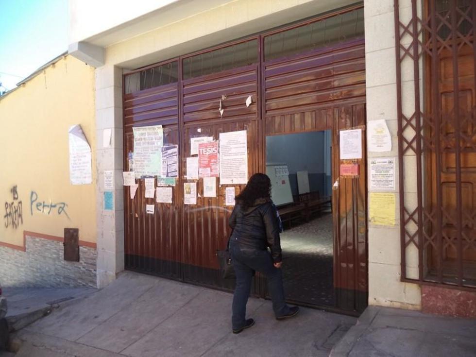 Maestros suspenden toma de la distrital de Educación