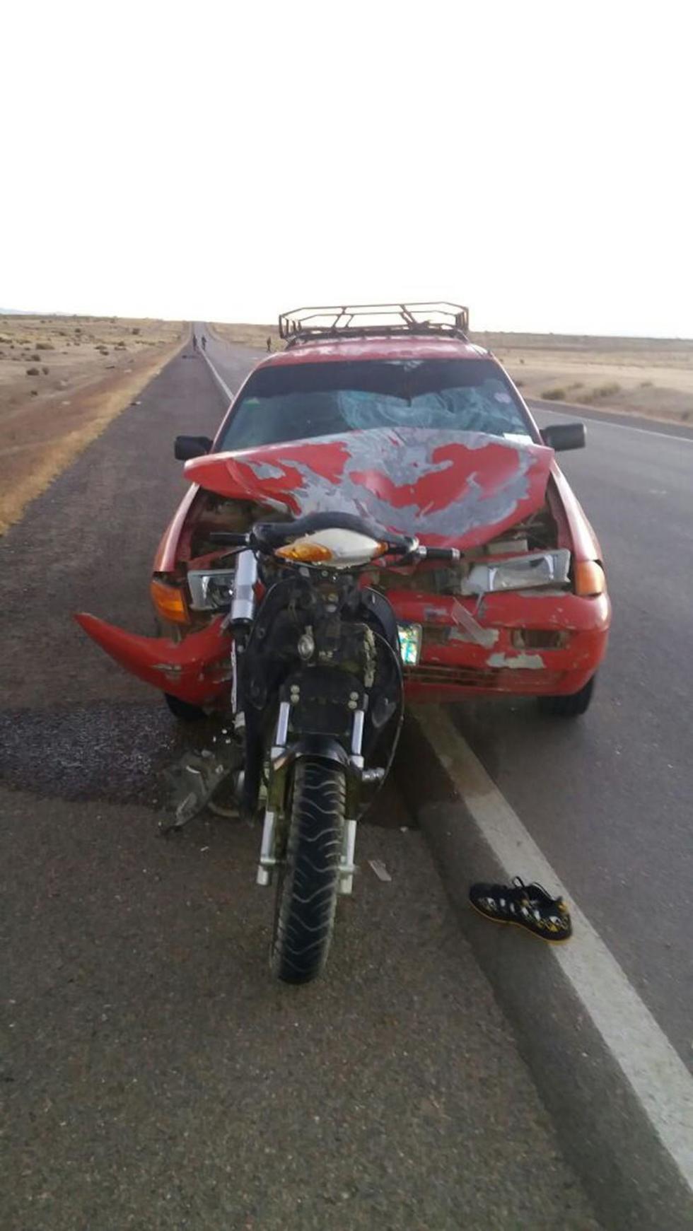 Taxi choca contra una moto y muere motociclista