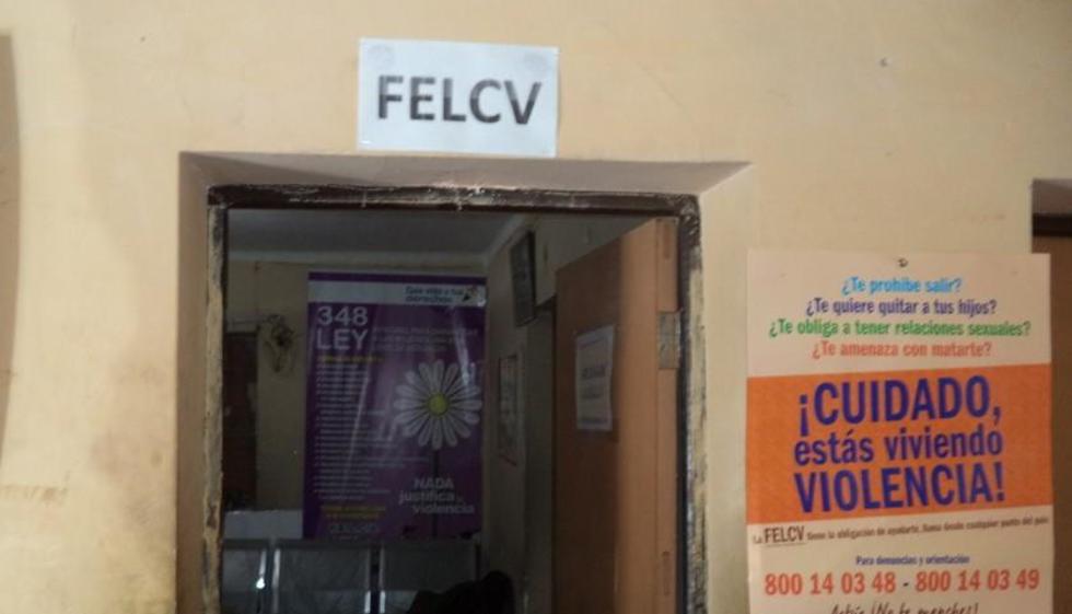 Padre desafía a golpes a su hijo y lo agrede físicamente