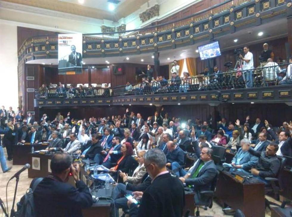 Parlamento venezolano aprueba juicio a Maduro por corrupción 