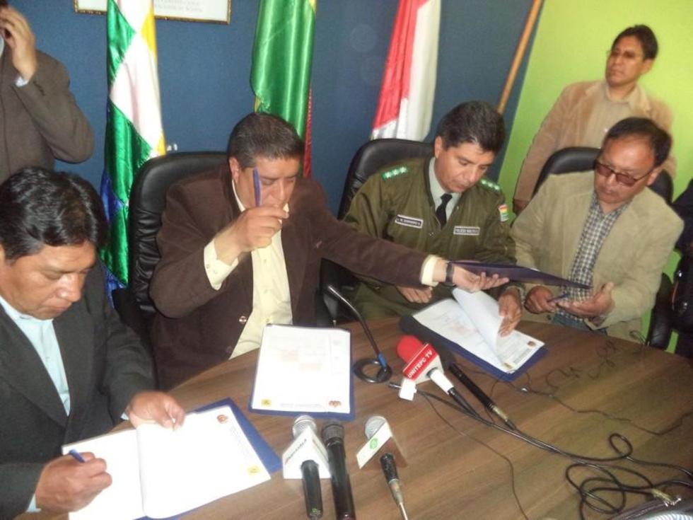 Firman convenio para iniciar talleres sobre leyes vigentes