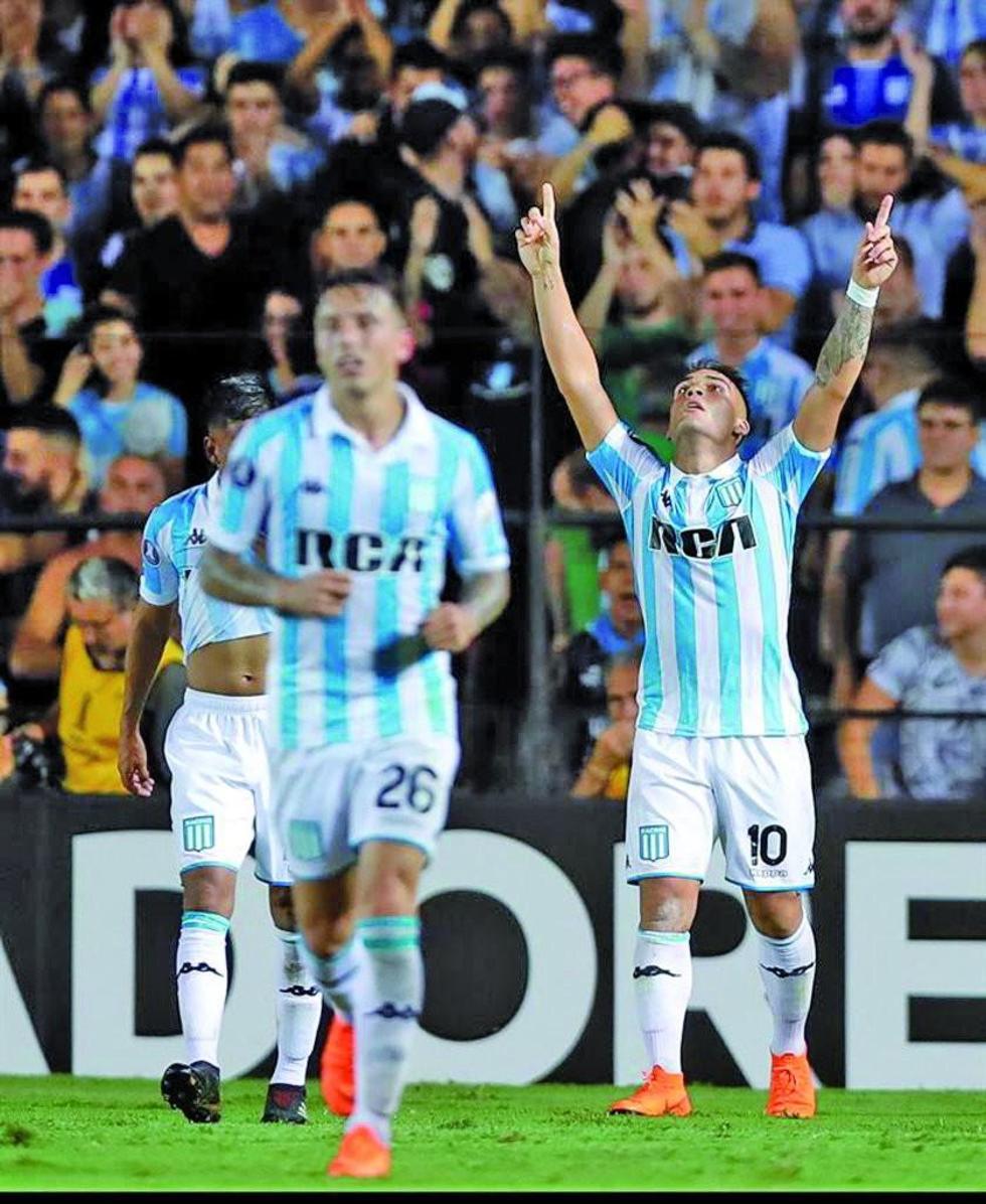 Racing se queda con el liderato del grupo E