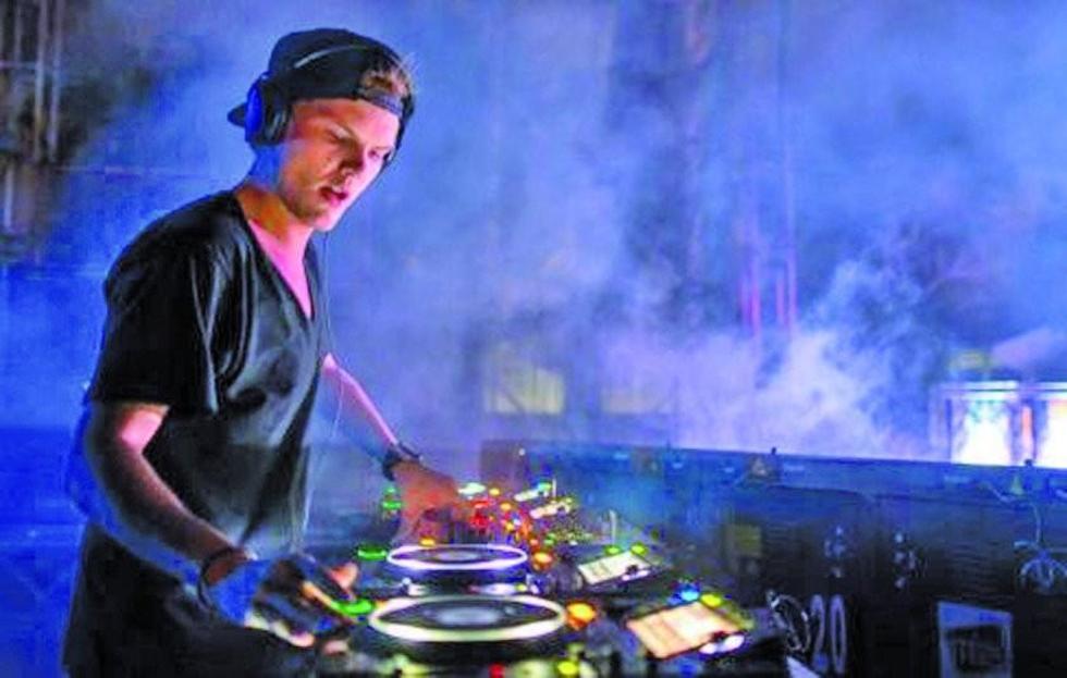 Avicii "vuela" y sus mezclas  están en el universo terrenal