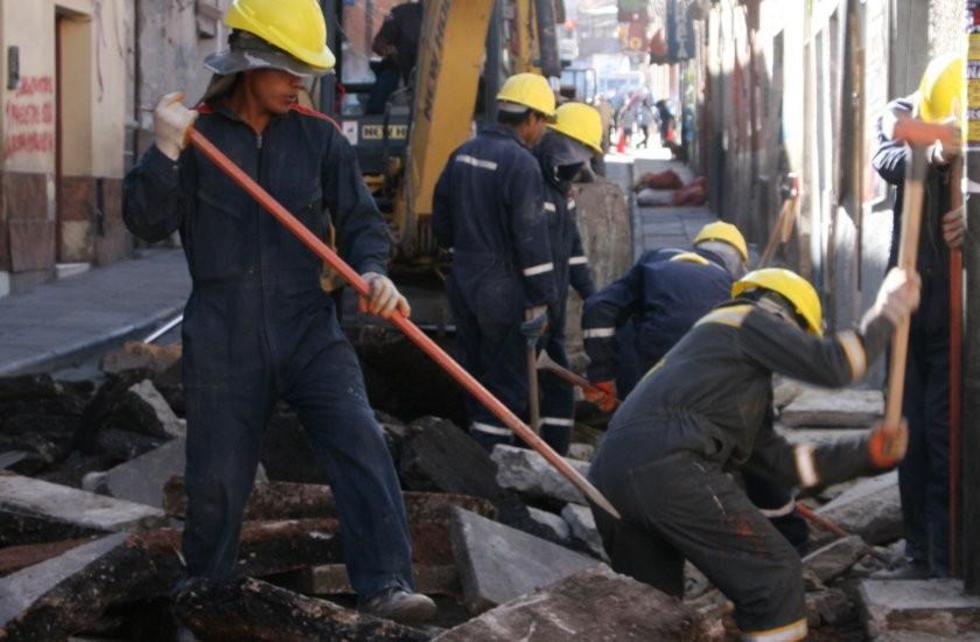 Hallan filtración de agua en excavaciones de la Bolívar