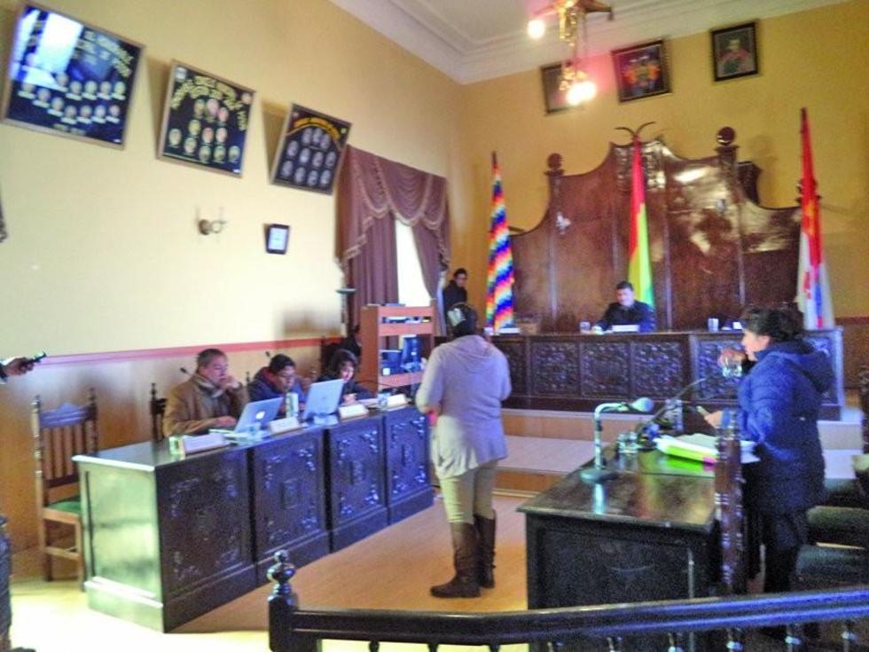 Oficialismo y oposición chocan por vicepresidencia en Concejo