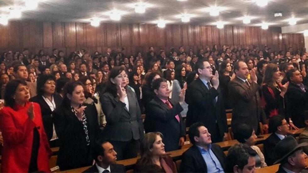 Juran 445 notarios y piden que trabajen con responsabilidad