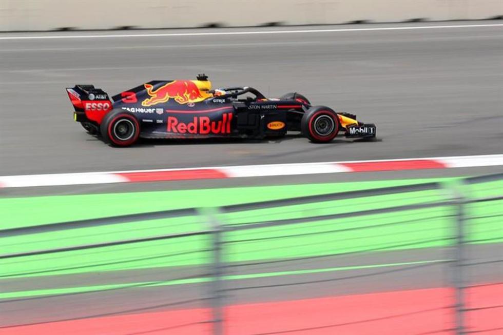 Ricciardo lidera los segundos ensayos libres en Azerbaiyán