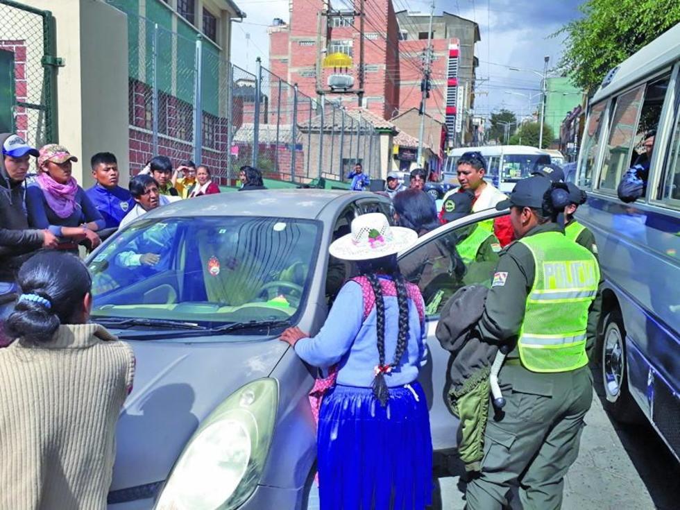 Rescatan a un bebé que se asfixiaba