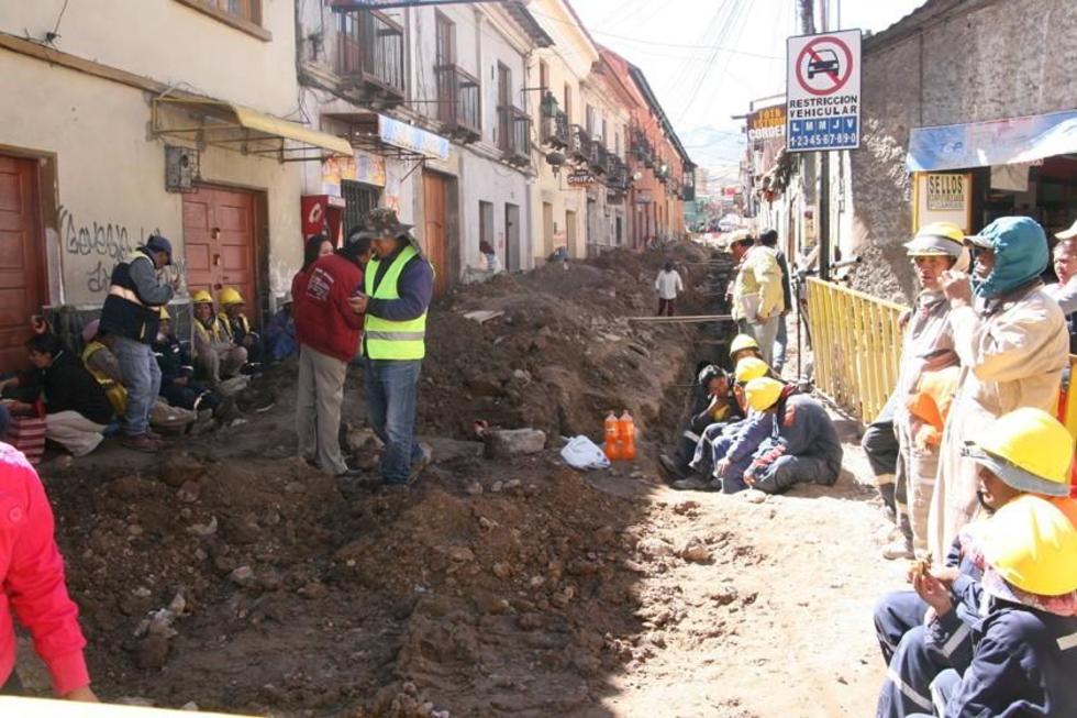 Alcalde pide a Aapos hacer trabajos en la calle Bolívar