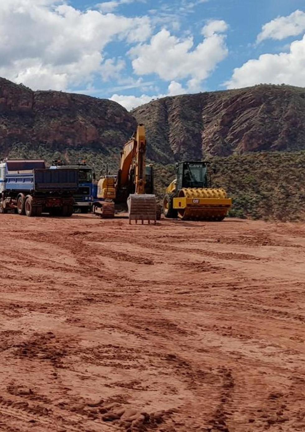 Avanza construcción de la vía hacia la zona de Toro Toro