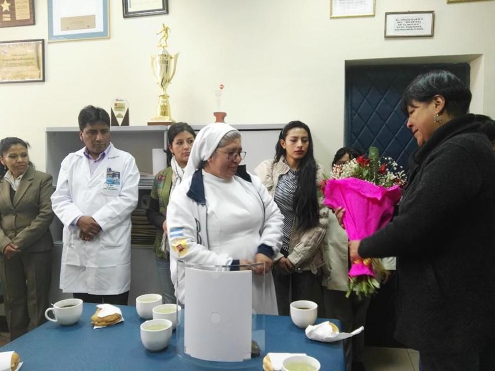 Reconocen a religiosa por su trabajo en el Hospital Daniel Bracamonte