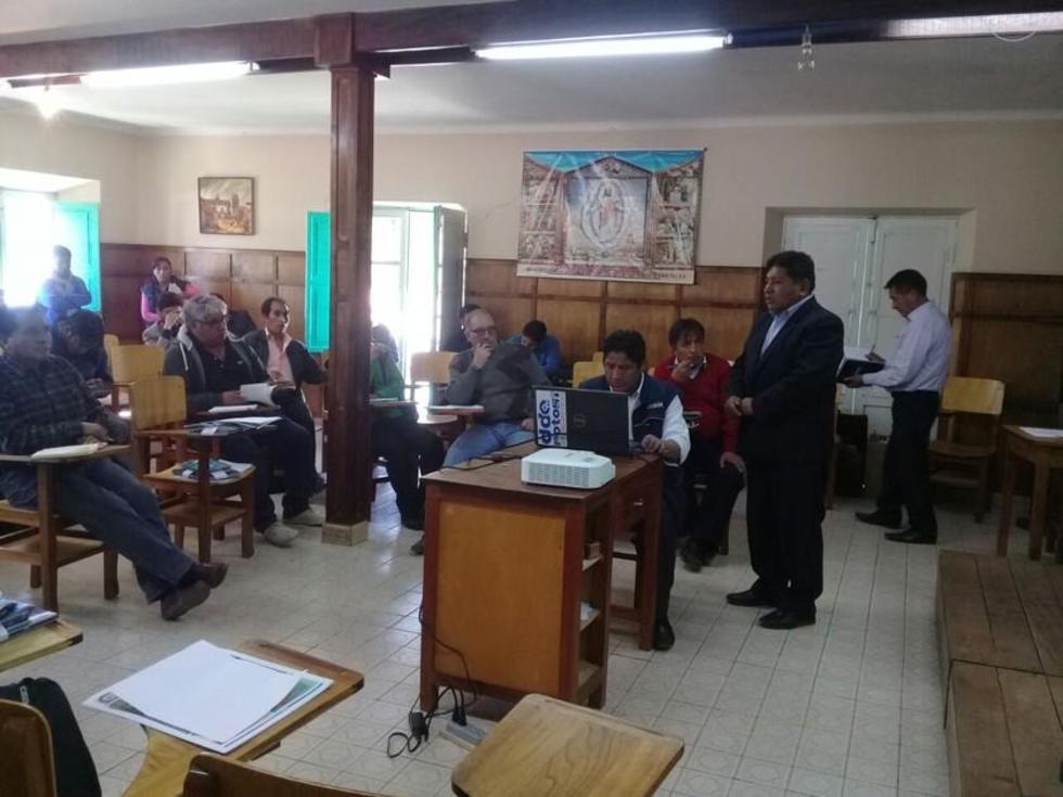 Desarrollan evaluación con directores distritales.