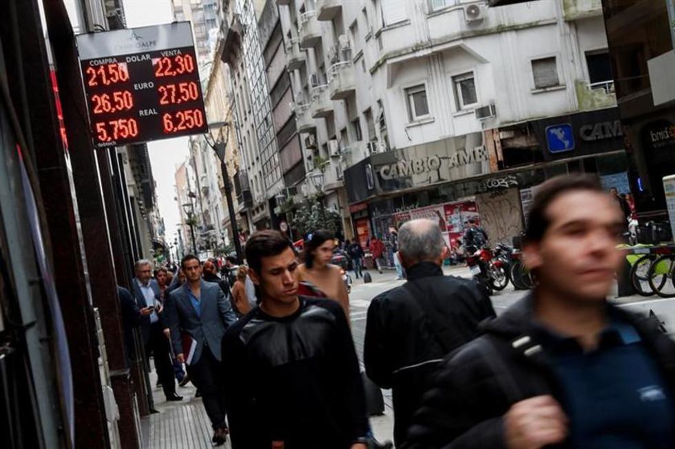 Argentina aguarda con cautela comportamiento de la moneda