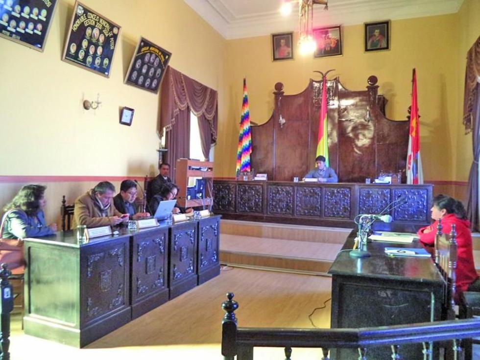 Relos abre posibilidad de convocar al suplente de Vedia