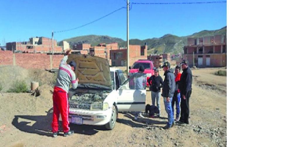 Bebía en un prostíbulo y los cacos sustraen su vehículo