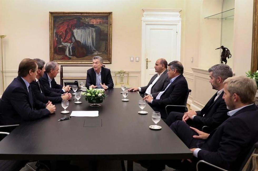 Macri se reúne con opositores para hablar de la situación económica