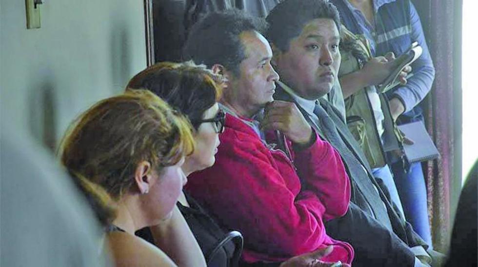 Dan medidas sustitutivas para tres funcionarios por Mochilas I