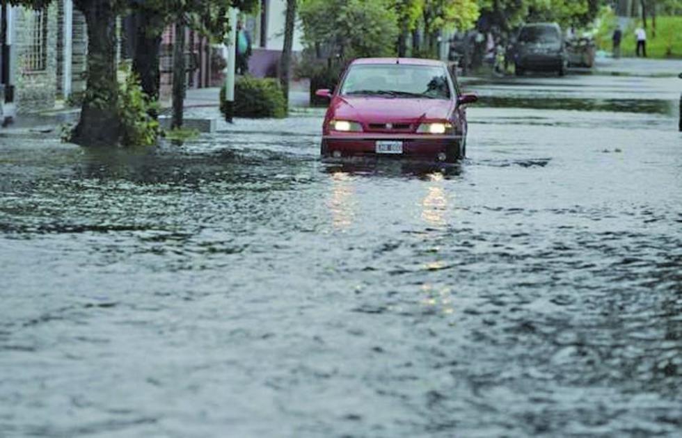 Casi 4.500 evacuados en Argentina por lluvias siguen sin ayuda