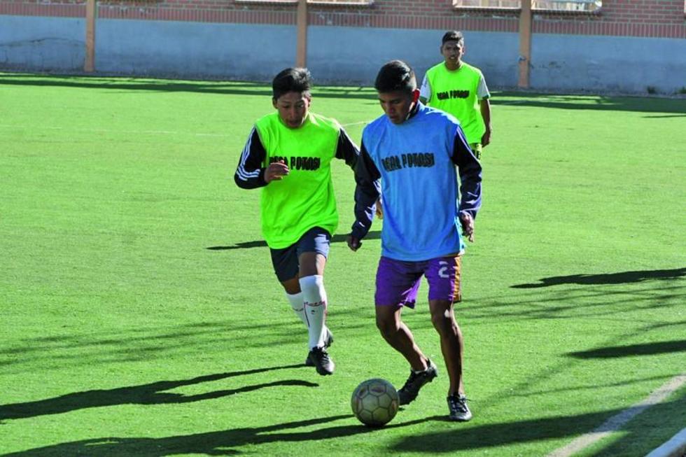 El equipo lila de reservas cumple un partido de prueba con el plantel de Interfi