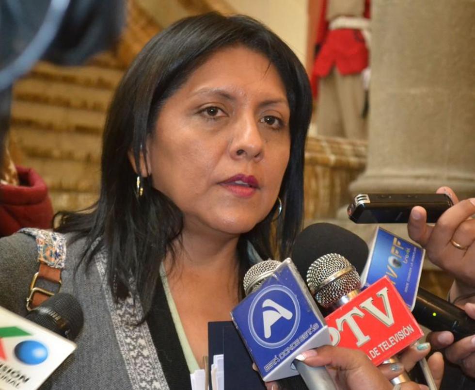 Ministra dice que Casa del Pueblo es una necesidad