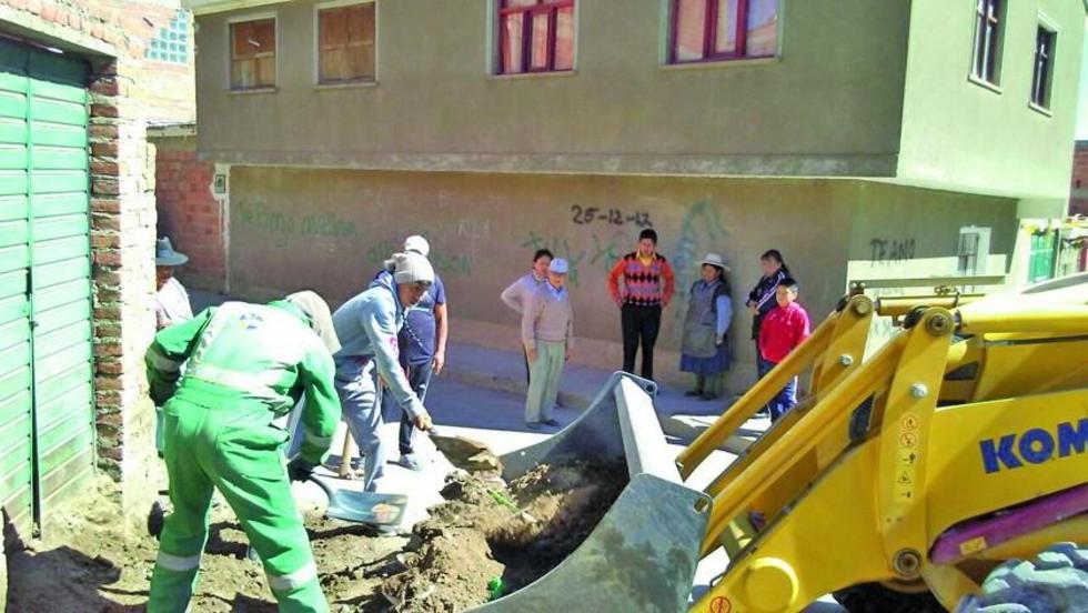Vecinos y funcionarios de EMAP limpiaron la zona San Gerardo