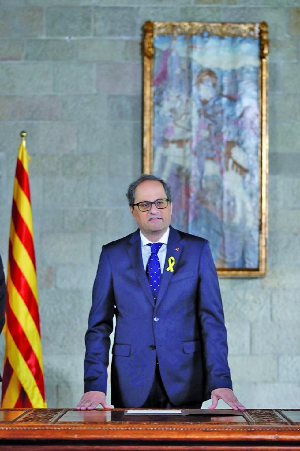 Presidente catalán designa como sus consejeros a presos y huidos