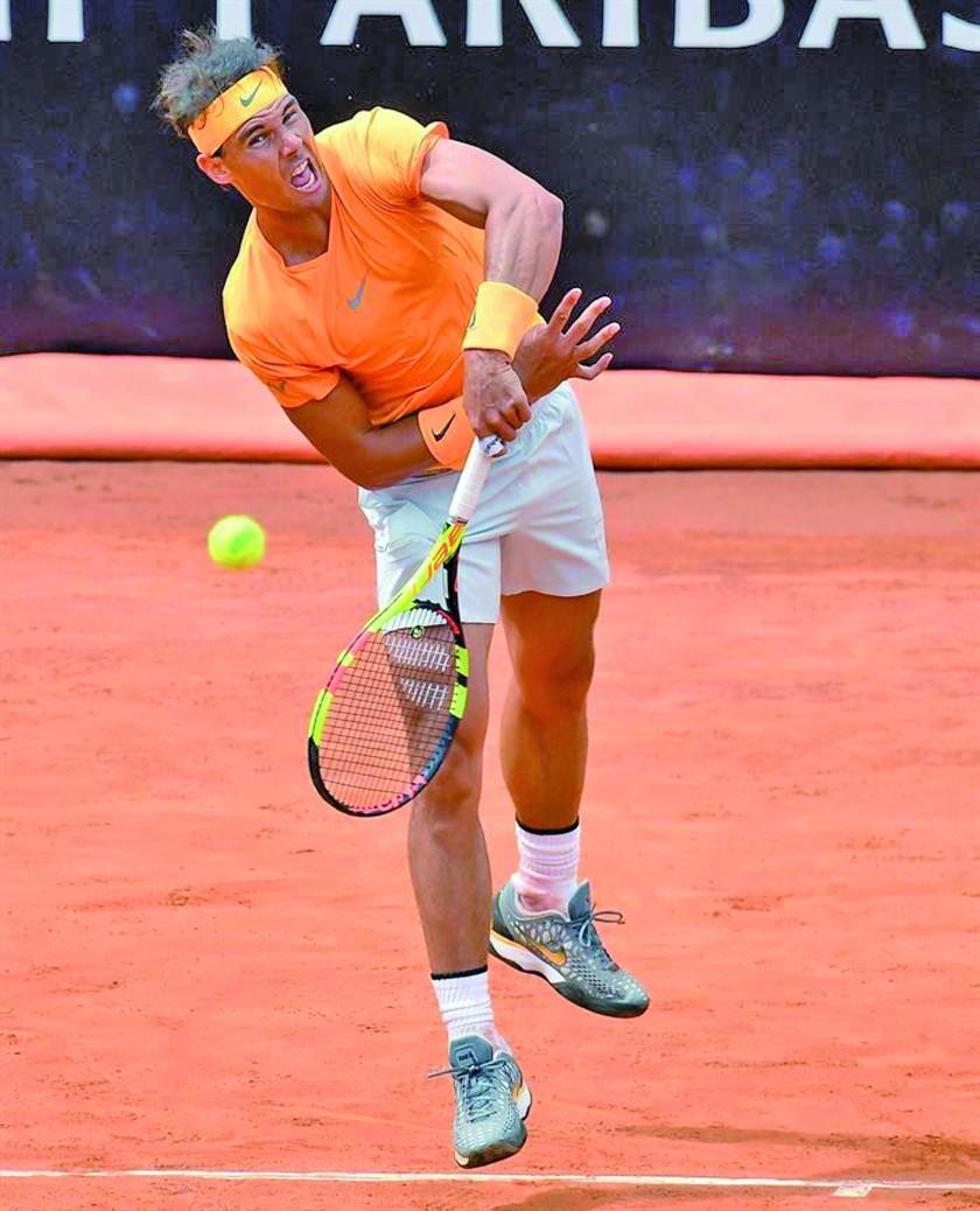 Nadal somete a un Djokovic batallador