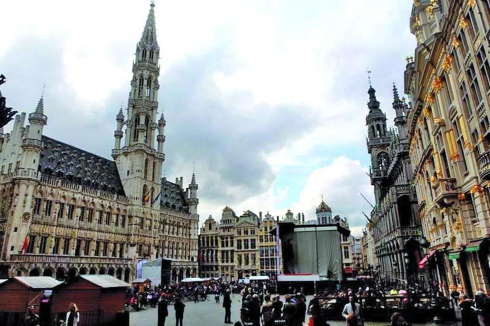 Sacan radiografía en Gran Place buscando vestigios