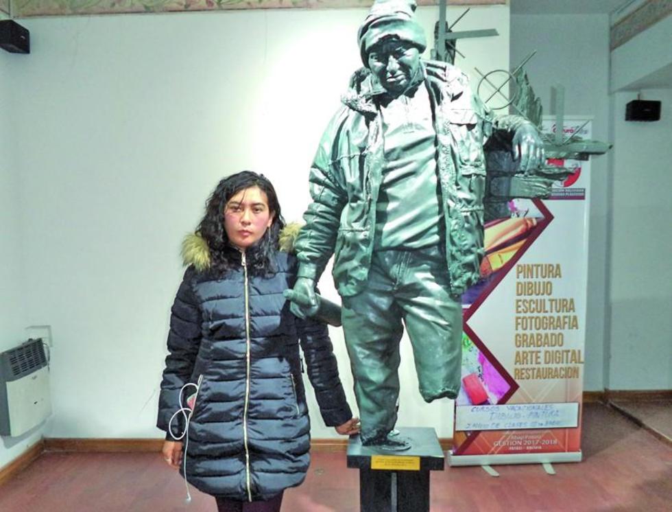 Exhiben esculturas de fibra de vidrio