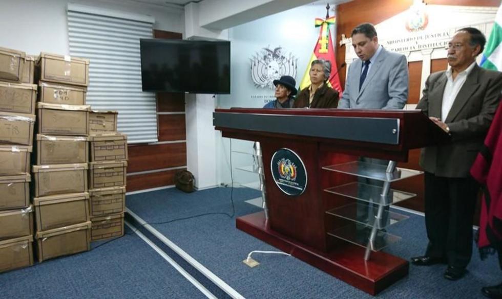 Entregan 6.177 expedientes de las víctimas de la dictadura
