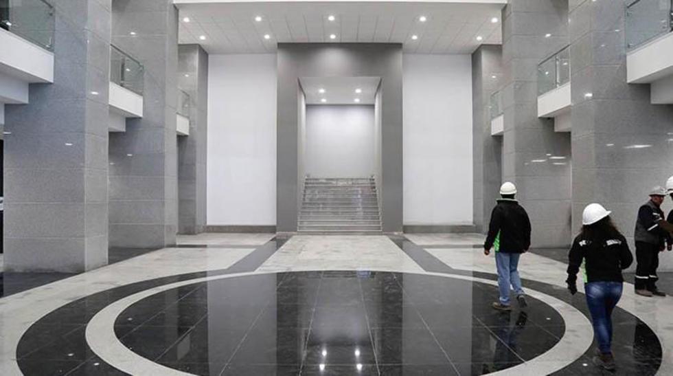 Afirman que funcionarios "tienen derecho" a relajarse en nuevo Palacio