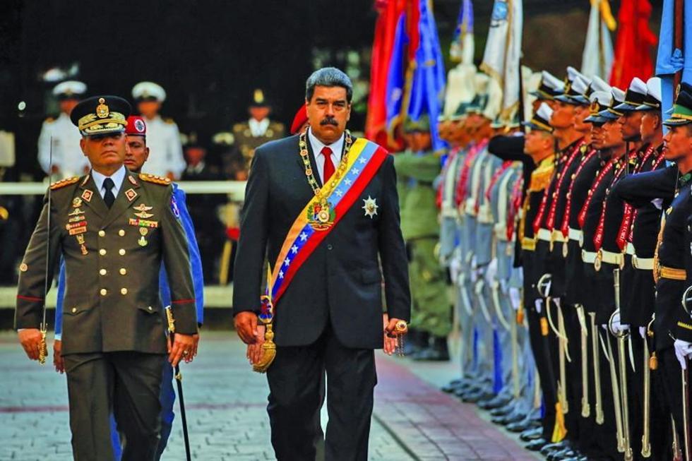 Maduro jura como presidente y augura dificultades en Venezuela