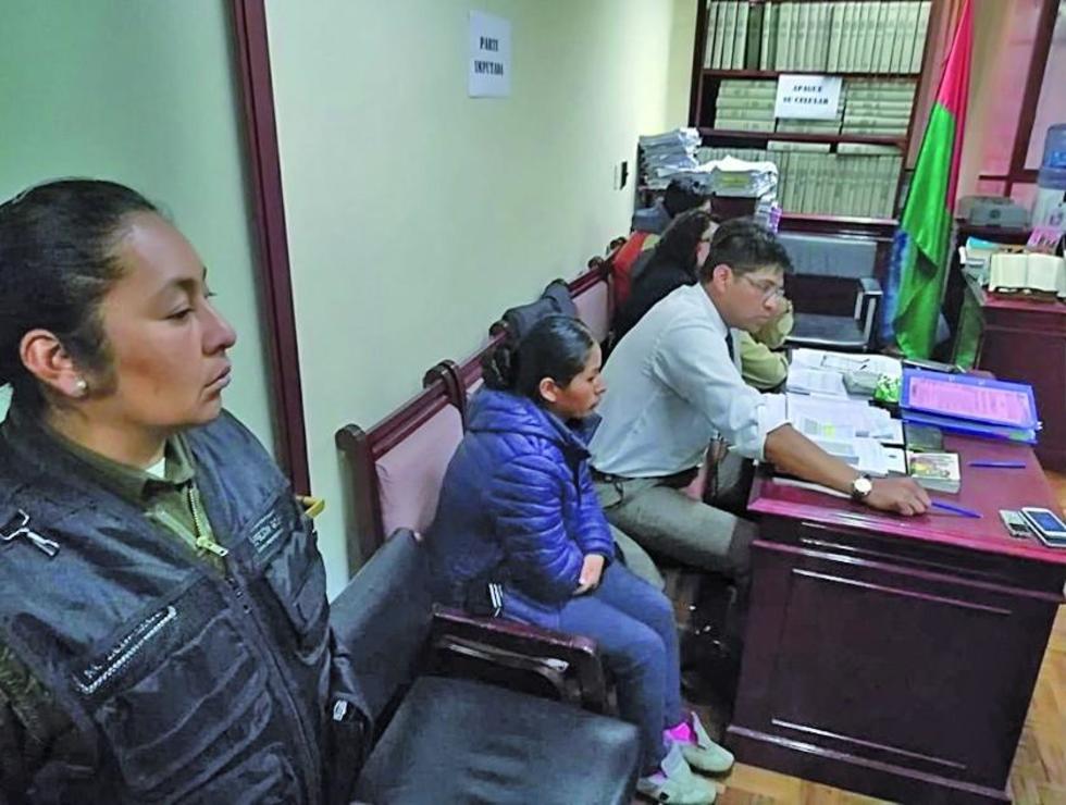 Envían a la cárcel a tres empleados por segundo desfalco al Banco Unión