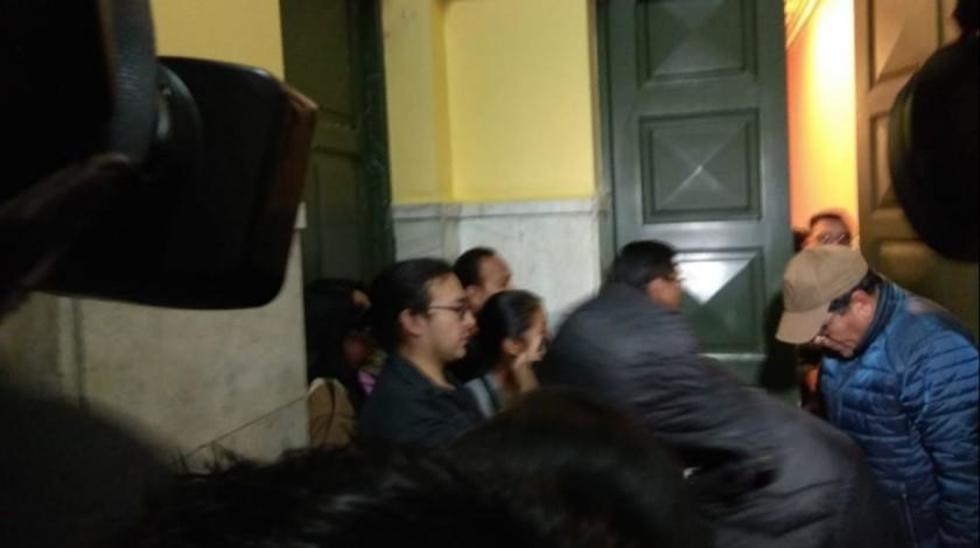 Encarcelan a seis funcionarios de hospitales Obrero y de Clínicas