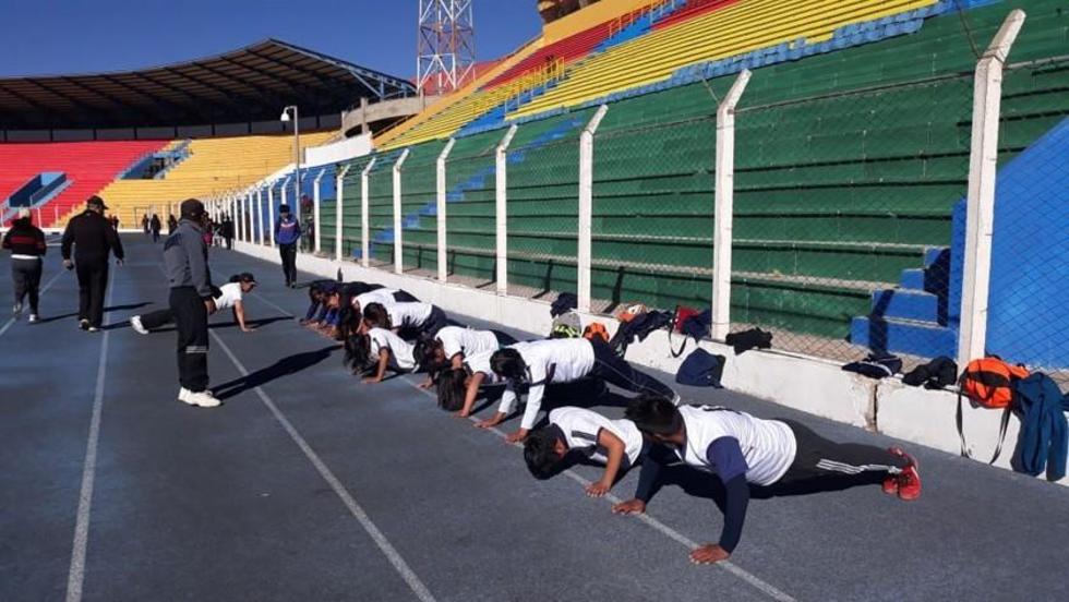 Policía instruye a estudiantes para la lucha contra el consumo de alcohol