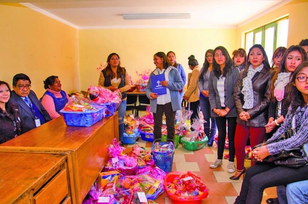 La UPDS da canastones a mamás de penitenciaría