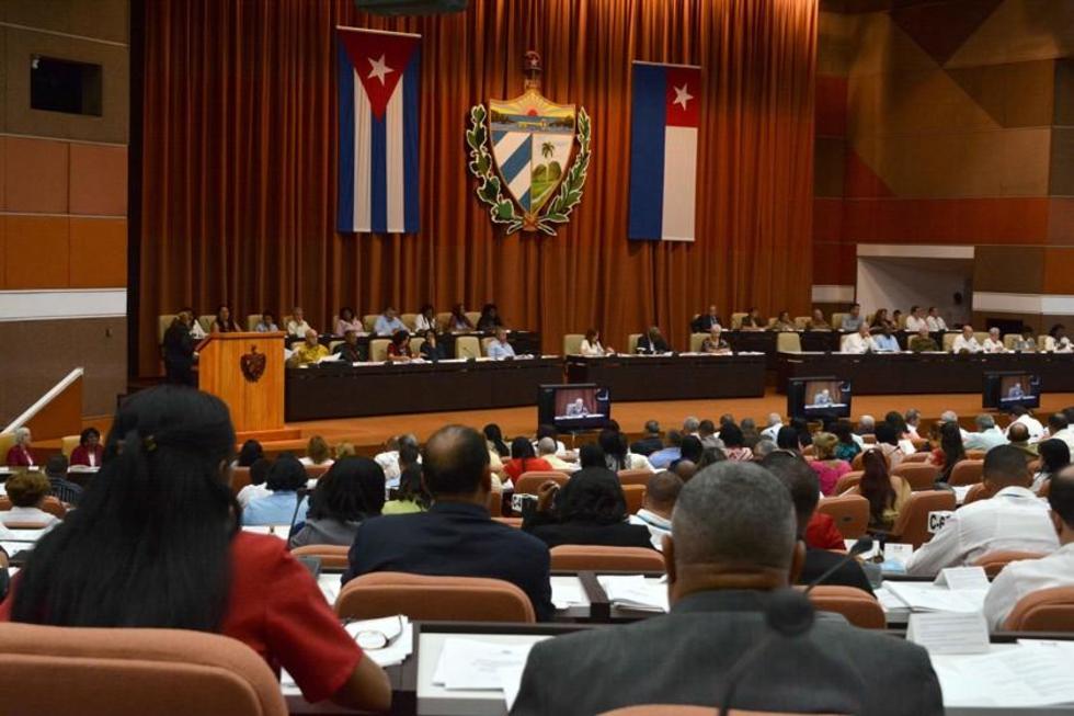 Cuba impulsa la reforma de su Constitución Política del Estado