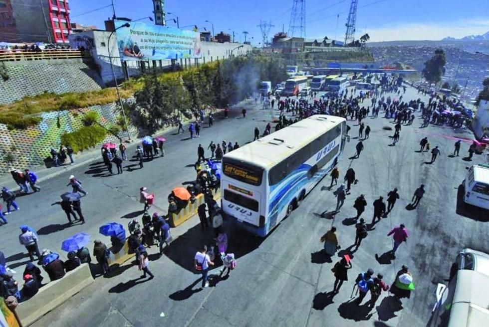 El Alto inicia el paro exigiendo la solución del conflicto de la UPEA