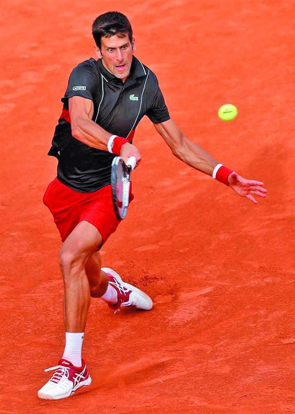 Djokovic gana y se cita en cuartos con Cecchinato